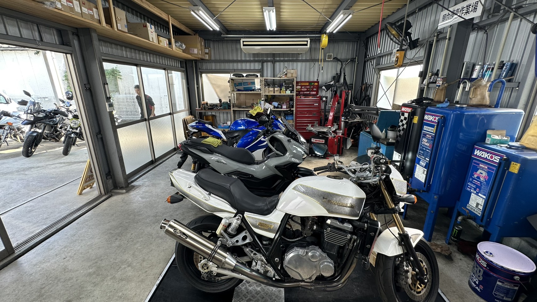 整備工場
